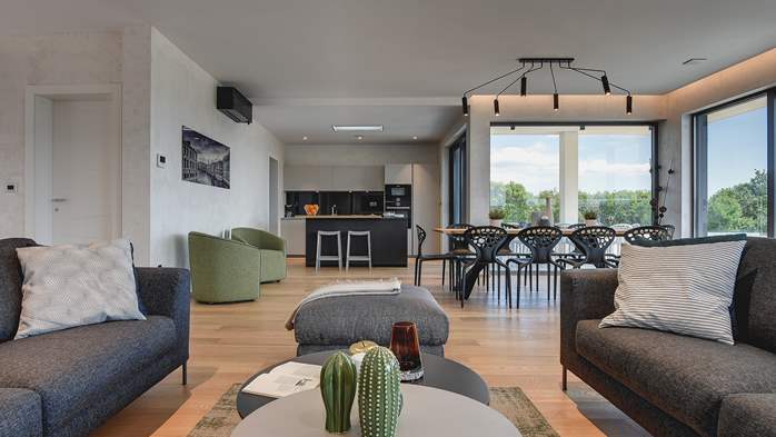 Exquisite villa for 12 people with private pool and Finnish sauna, 24