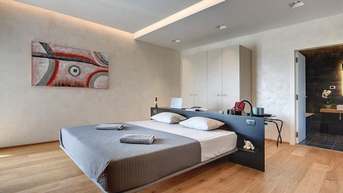 Exquisite villa for 12 people with private pool and Finnish sauna, 25