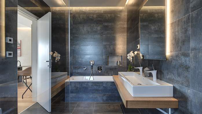 Exquisite villa for 12 people with private pool and Finnish sauna, 28