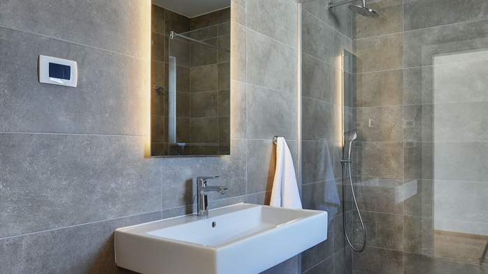 Exquisite villa for 12 people with private pool and Finnish sauna, 34