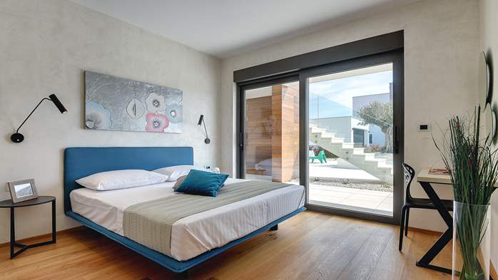 Exquisite villa for 12 people with private pool and Finnish sauna, 35