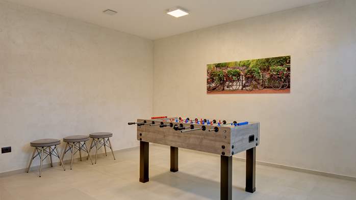 Exquisite villa for 12 people with private pool and Finnish sauna, 36