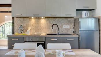 Villa Jela with pool, terrace and beautifully landscaped garden, 11