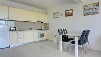 Modern apartment for four persons with sea view, 4