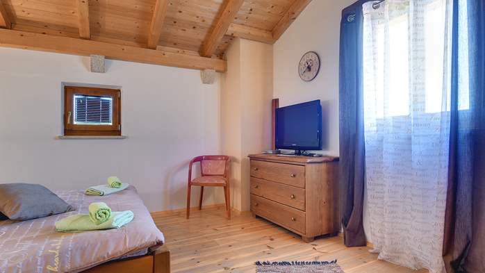 Traditional Istrian villa for 12 persons with private pool, 36