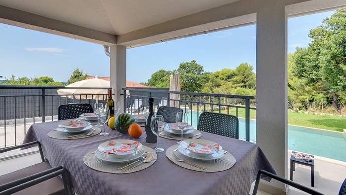 Villa with pool and lovely infield in a quiet position, for 6 pax, 39