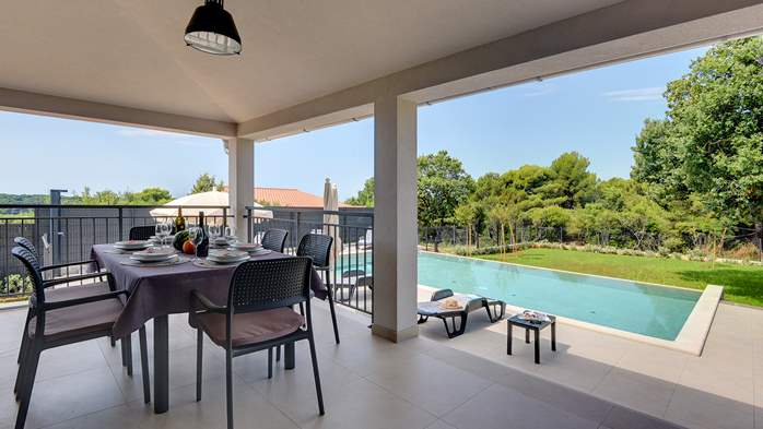 Villa with pool and lovely infield in a quiet position, for 6 pax, 40