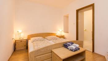 Room with private bathroom, WiFi, shared pool, 3