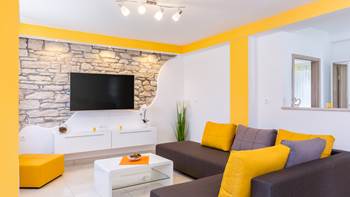 Neu renovierte Wohnung für bis zu 6 Personen, SAT-TV, WLAN, Klima, 2