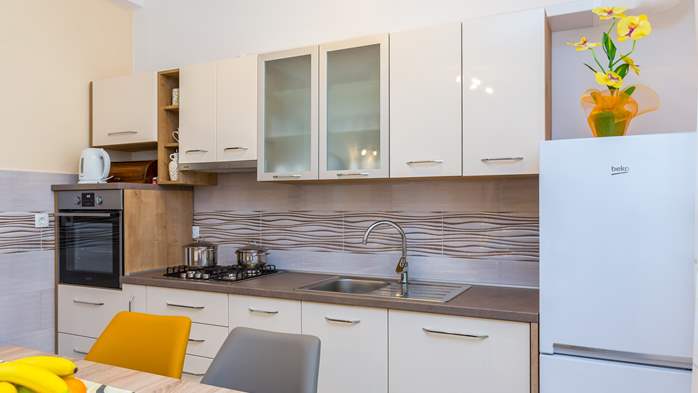 Air-conditioned apartment for up to 6 people with 2 bedrooms, 5