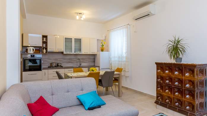 Air-conditioned apartment for up to 6 people with 2 bedrooms, 2