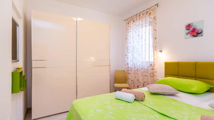 Air-conditioned apartment for up to 6 people with 2 bedrooms, 8