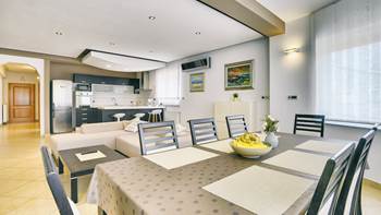 Spacious and modern apartment with 3 bedrooms und WiFi, 4