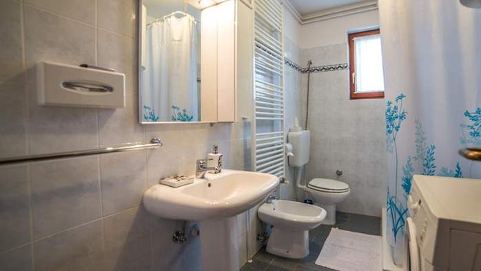 Charming air-conditioned apartment for 6 persons,balcony, jacuzzi, 11