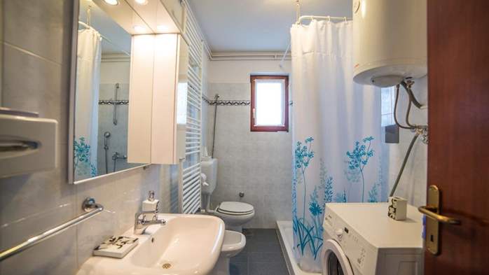 Charming air-conditioned apartment for 6 persons,balcony, jacuzzi, 12