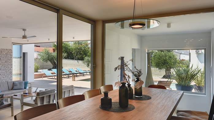 Moderna villa sa pogledom na more i vanjskom kuhinjom, 30