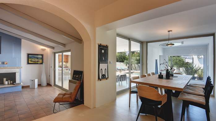Moderne Villa mit Meerblick und Außenküche, 29