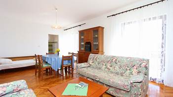 Air-conditioned apartment for 6 people with balcony, 2