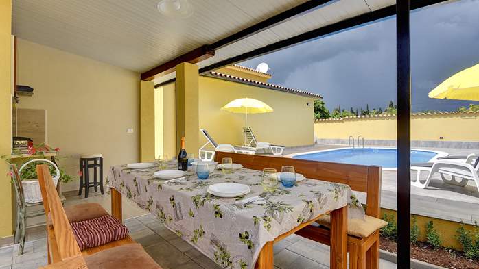 Holiday house with private pool and tavern, 23