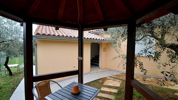 Apartment für 5, umgeben von Olivenbäumen mit privatem Pavillon, 10