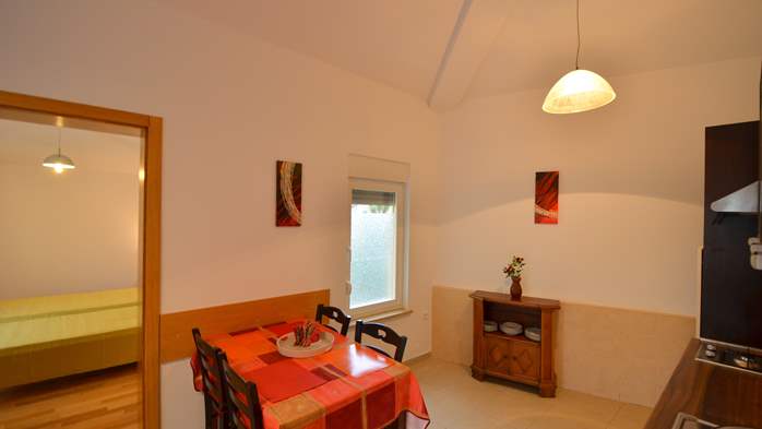 Apartment für 5, umgeben von Olivenbäumen mit privatem Pavillon, 3