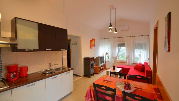 Apartment für 5, umgeben von Olivenbäumen mit privatem Pavillon, 1