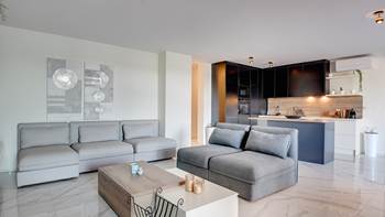 The spacious Sea apartment is located a few steps from the beach, 9