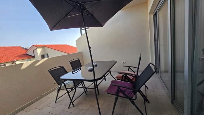 Newly built modern apartment in Medulin for 6 people, 9