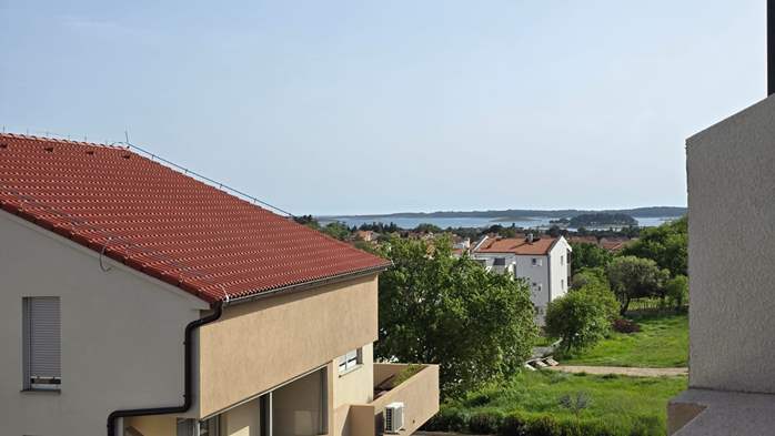 Newly built modern apartment in Medulin for 6 people, 10