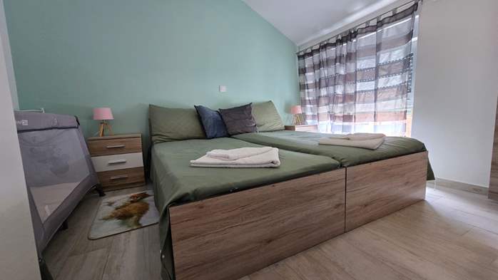 Newly built modern apartment in Medulin for 6 people, 7