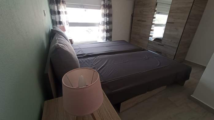 Newly built modern apartment in Medulin for 6 people, 8