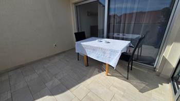 Newly built modern apartment in Medulin for 6 people, 10