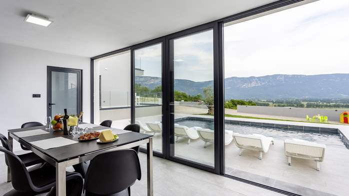 Moderne Villa mit privatem Pool und Außenküche mit TV, 12