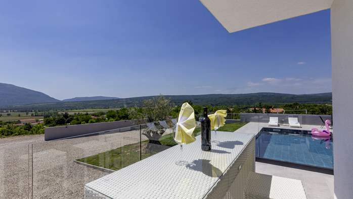 Villa moderna con piscina privata e cucina all'aperto con TV, 30