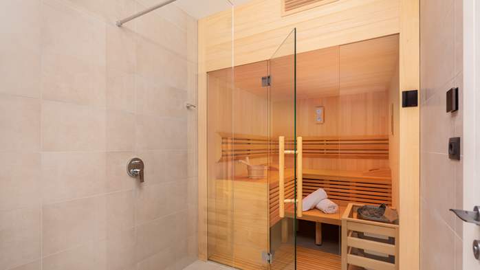 Luxuriöse Villa für 12 Personen, Pool und finnische Sauna, 56