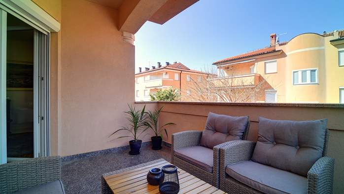 Apartment Cvita for 4 people with covered balcony, WiFi, 12
