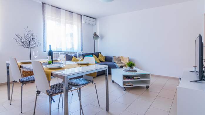 Spacious apartment with two bedrooms and a balcony, 2