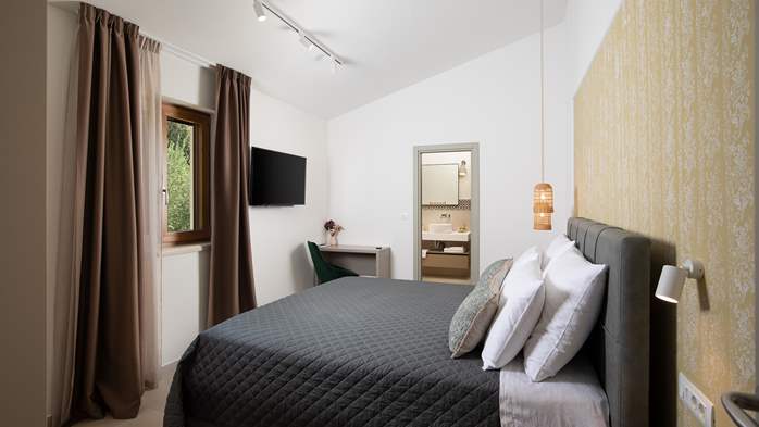 Stone villa with swimming pool and olive grove in the quit area, 39