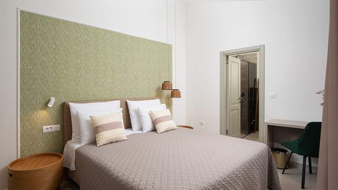 Stone villa with swimming pool and olive grove in the quit area, 43