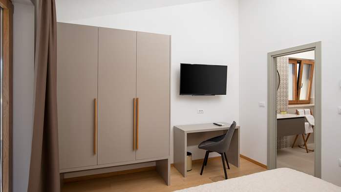 Stone villa with swimming pool and olive grove in the quit area, 56