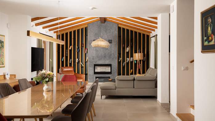 Stone villa with swimming pool and olive grove in the quit area, 31