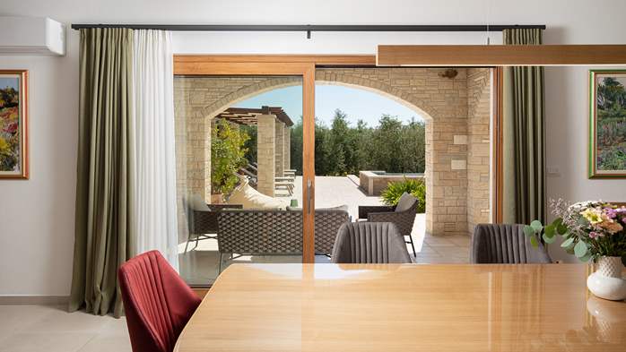 Stone villa with swimming pool and olive grove in the quit area, 32