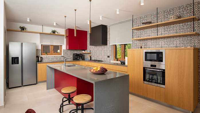 Stone villa with swimming pool and olive grove in the quit area, 34