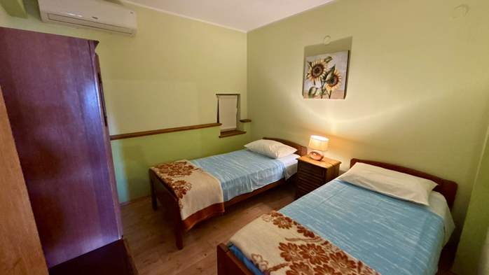 Apartman za 6 osoba s velikom okućnicom i sadržajem, 10