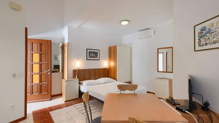 Studio-Apartment mit Terrasse, 5