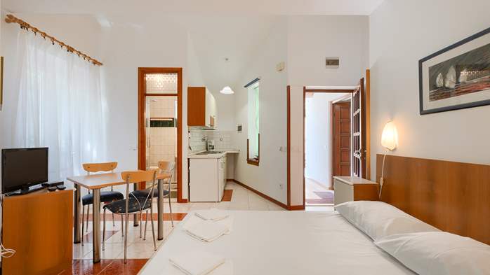 Studio-Apartment mit Terrasse, 4