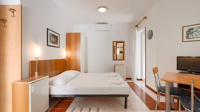 Studio-Apartment mit Terrasse, 8