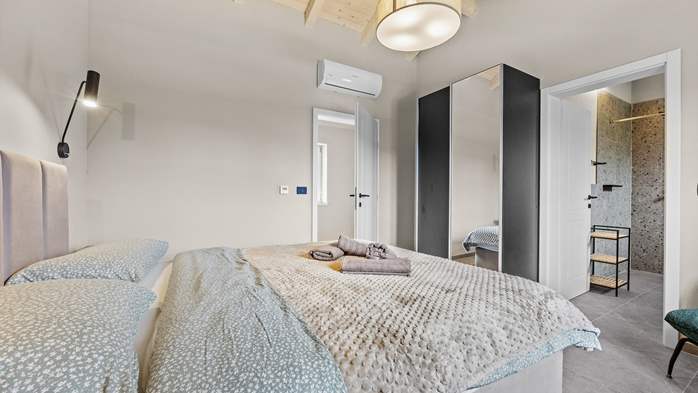 Villa Lunistra with pool and table tennis, 46