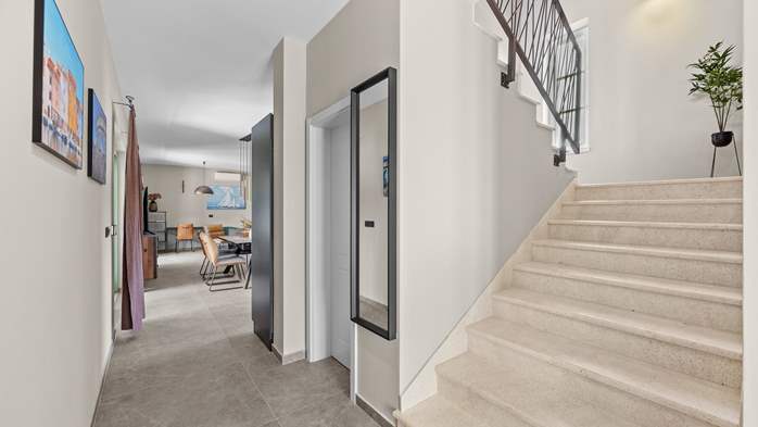 Villa Lunistra with pool and table tennis, 33