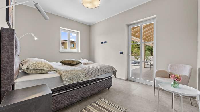 Villa Lunistra with pool and table tennis, 37